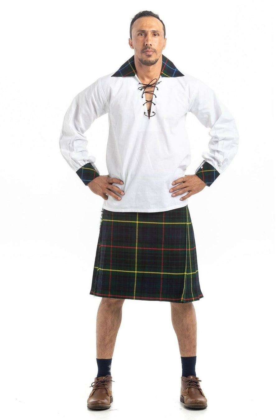 Tenue de kilt avec chemise Ghillie écossaise