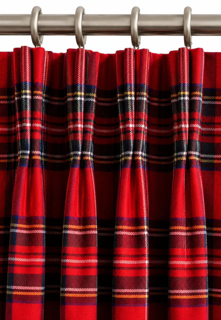 Rideaux à plis pincés en tartan