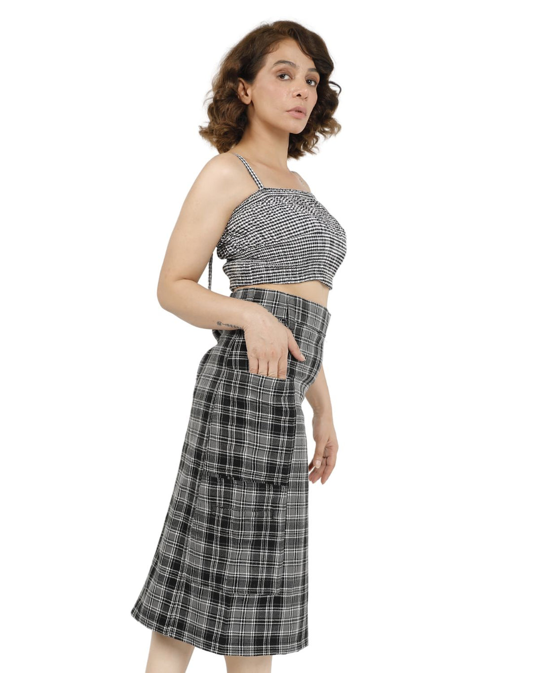 Elegant black and white plaid pencil skirt