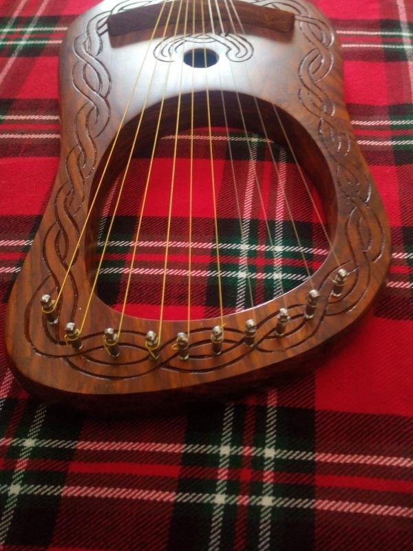 New Lyra Harp Rosewood With Metal String front