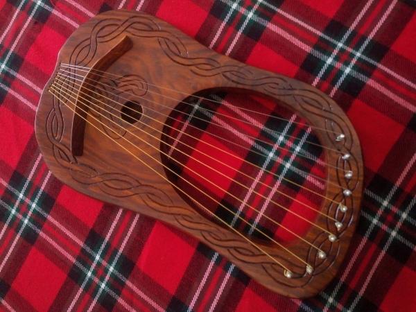 New Lyra Harp Rosewood With Metal String full view